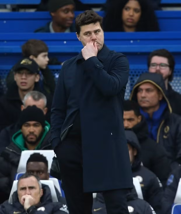 Thảm bại, khiến đoàn quân của HLV Mauricio Pochettino tụt xuống vị trí thứ 11 với chỉ vỏn vẹn 31 điểm sau 23 trận tại Ngoại hạng Anh. Chùm ảnh: Man United thắng to, Chelsea thảm bại