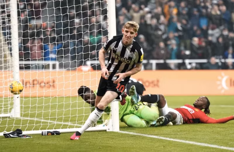 Anthony Gordon ghi bàn ấn định chiến thắng cho ‘Chích choè’ tại St James' Park<br/> ở phút 55. Man Utd thi đấu thảm họa tại Ngoại hạng Anh