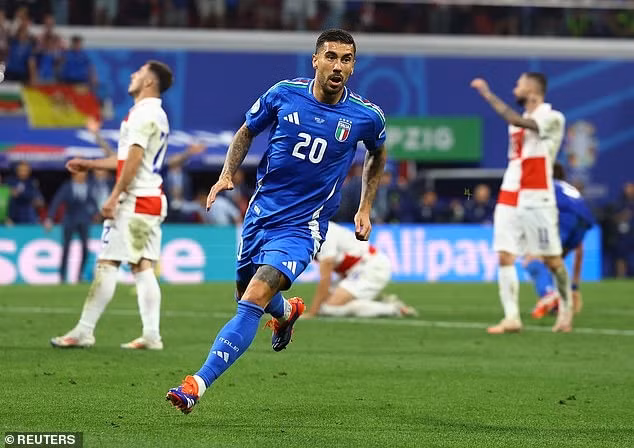 Siêu dự bị Italia làm tan nát trái tim người Croatia 