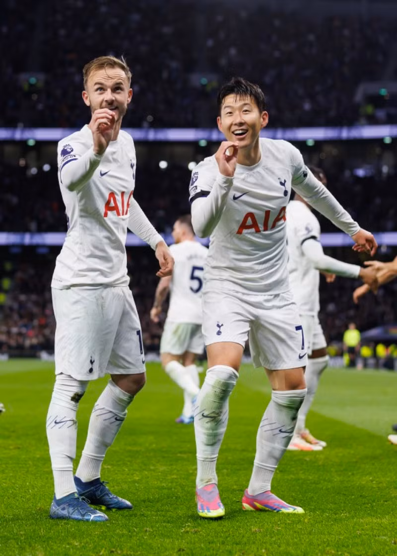 Son Heung-min ghi tuyệt phẩm khiến hai hậu vệ Fulham lao vào nhau