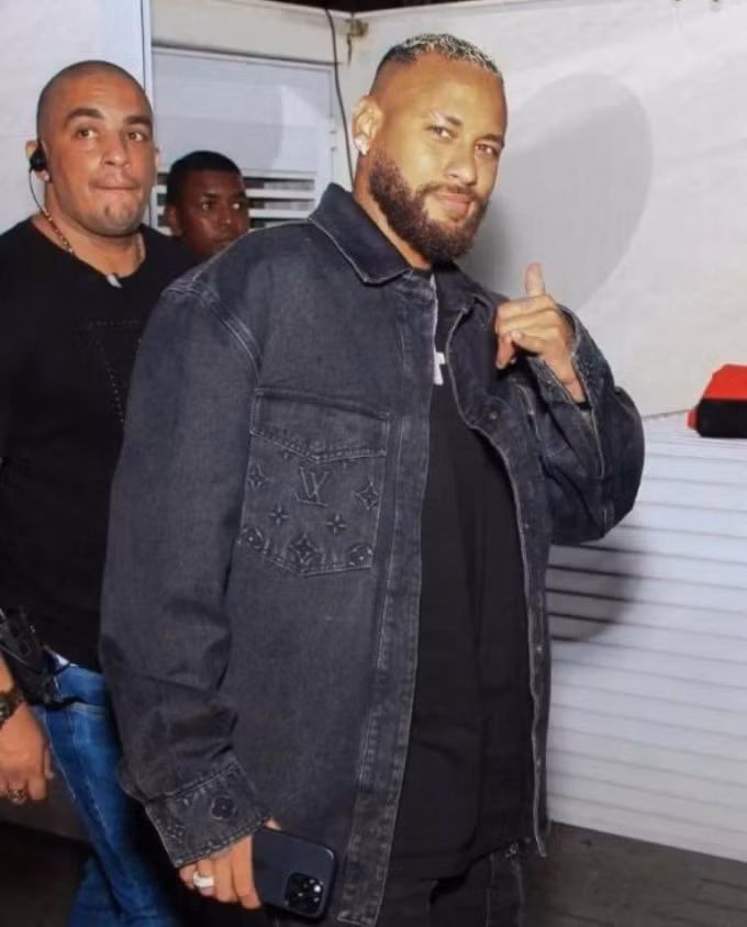 Do nghỉ thi đấu quá lâu nên Neymar phát tướng. Neymar bị ‘ném đá’ trong ngày sinh nhật con gái