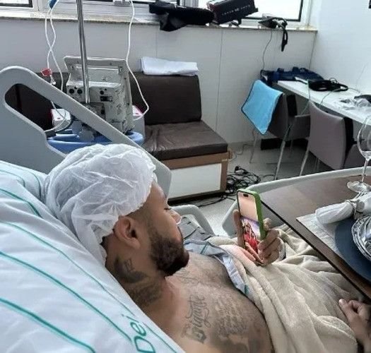 Neymar bị ‘ném đá’ trong ngày sinh nhật con gái 