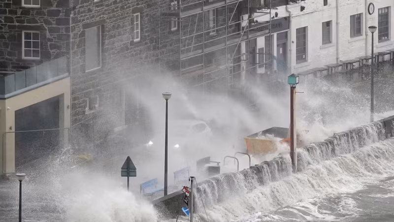 Sao Liverpool và tuyển Anh thoát chết trong gang tấc