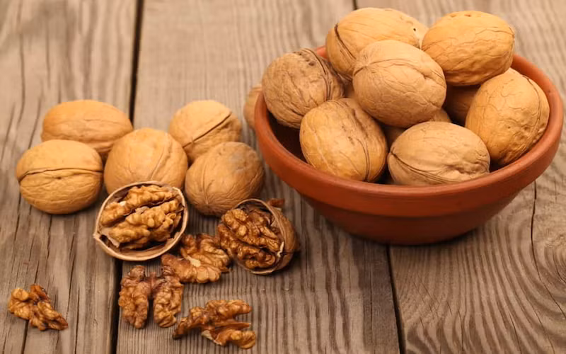 Quả hạch chứa nhiều chất xơ, protein, chất béo lành mạnh, chất chống oxy hóa và khoáng chất có thể giúp giảm nguy cơ mắc bệnh ung thư. Top thực phẩm dễ mua giúp bạn sống thọ, bán nhiều ở chợ Việt