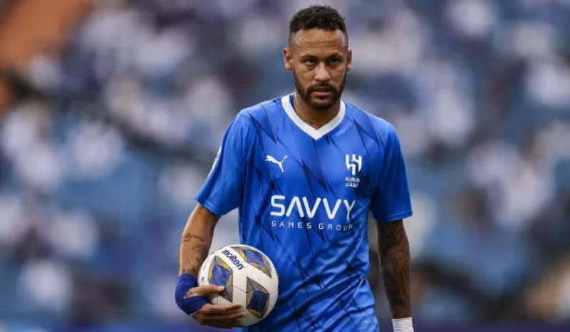 Neymar ‘say đắm’ bên gái lạ trong lúc bạn gái bầu 8 tháng