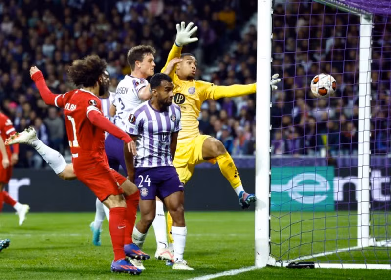 Liverpool ‘thua oan’ đội bóng yếu của Pháp?