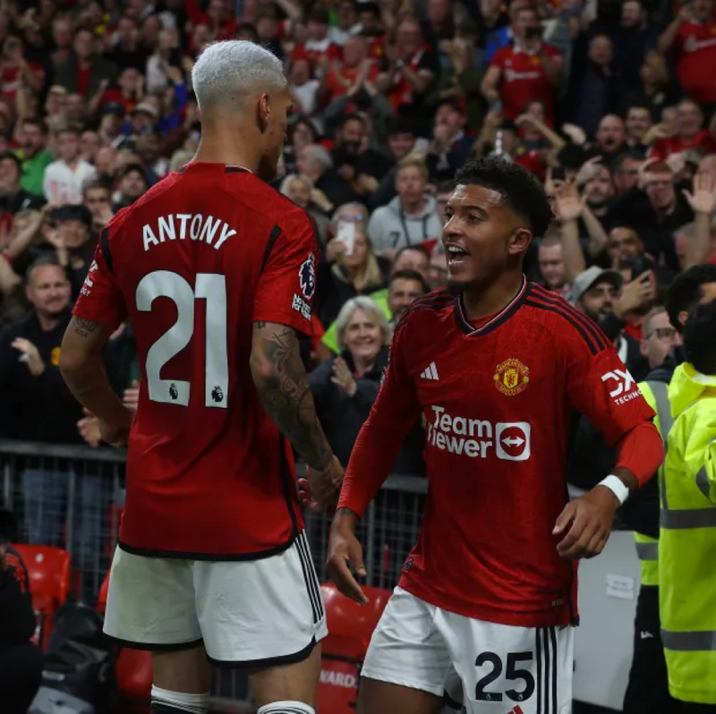 Man United bị yêu cầu giải trình việc 'ném tiền qua cửa sổ’ 