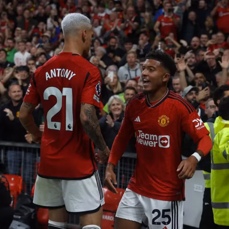 Man United bị yêu cầu giải trình việc 'ném tiền qua cửa sổ’ 