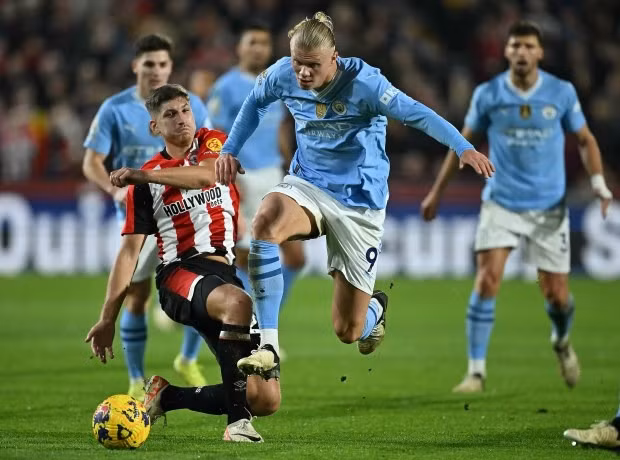 Man City vượt mặt Arsenal, áp sát ngôi đầu Liverpool 