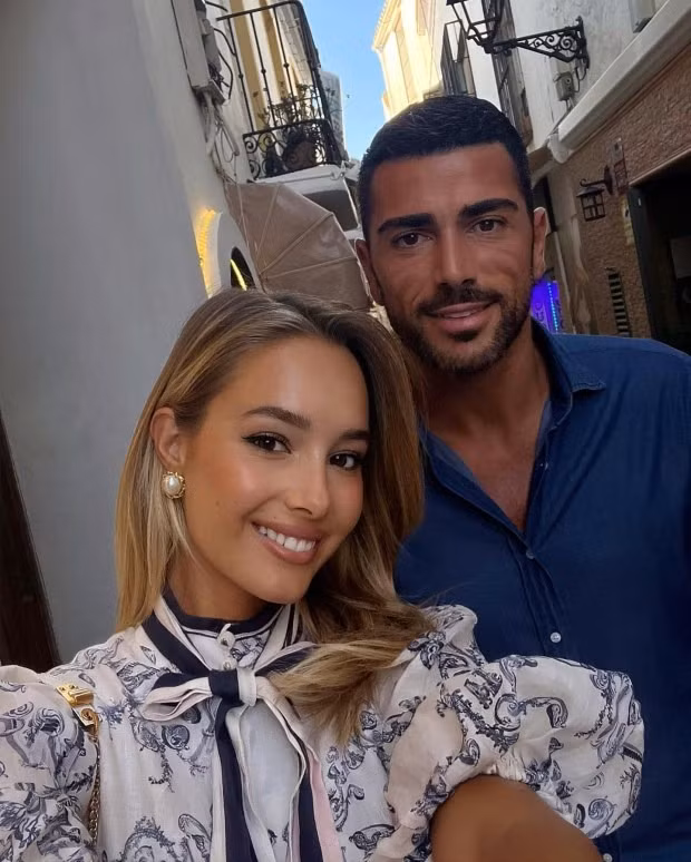 Cựu WAG ‘nóng bỏng nhất Ngoại hạng Anh’ khoe ảnh mới 