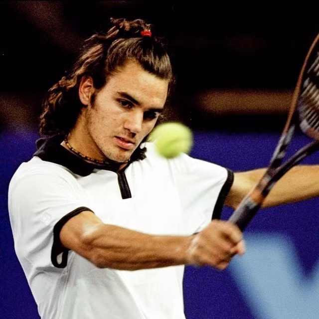 Tay vợt sinh vào ngày 8/8/1981 từng vô địch hàng loạt giải đấu trẻ của Thụy Sĩ cũng như quốc tế. Chuyện tình đẹp 'không tì vết' của tay vợt huyền thoại Federer và vợ