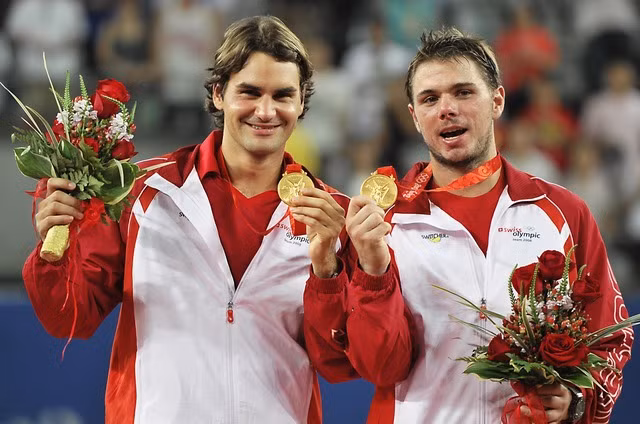 Federer cùng Wawrinka mang về tấm Huy chương Vàng quần vợt đôi nam cho đoàn Thụy Sĩ tại Olympic 2008. Chuyện tình đẹp 'không tì vết' của tay vợt huyền thoại Federer và vợ