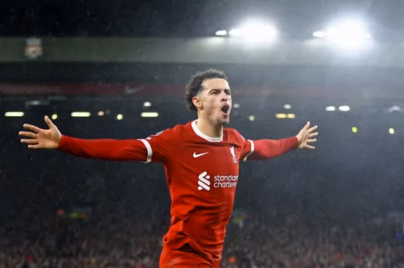 Salah rực sáng, Liverpool thắng đậm Newcastle ngày đầu năm mới 