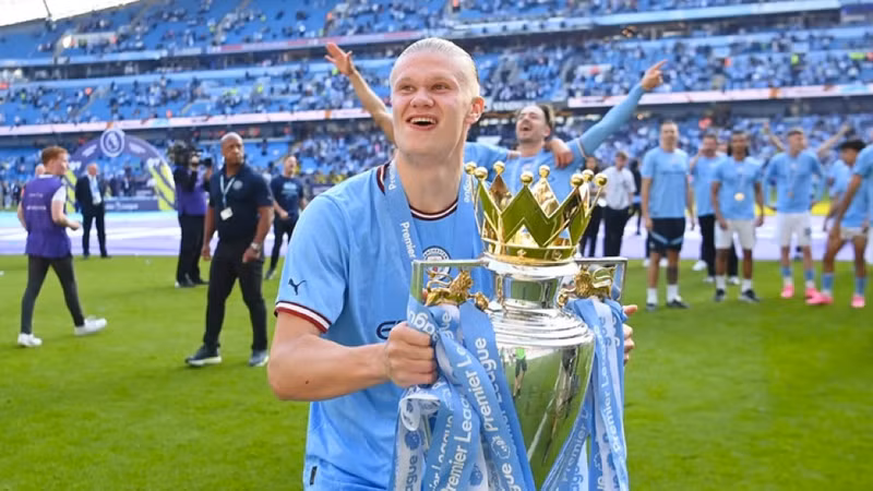 Cận cảnh nhẫn vàng siêu giá trị Haaland vừa được tặng