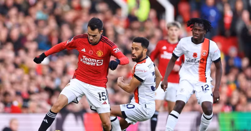 Ten Hag bị mỉa mai vì được vinh danh HLV hay nhất tháng 