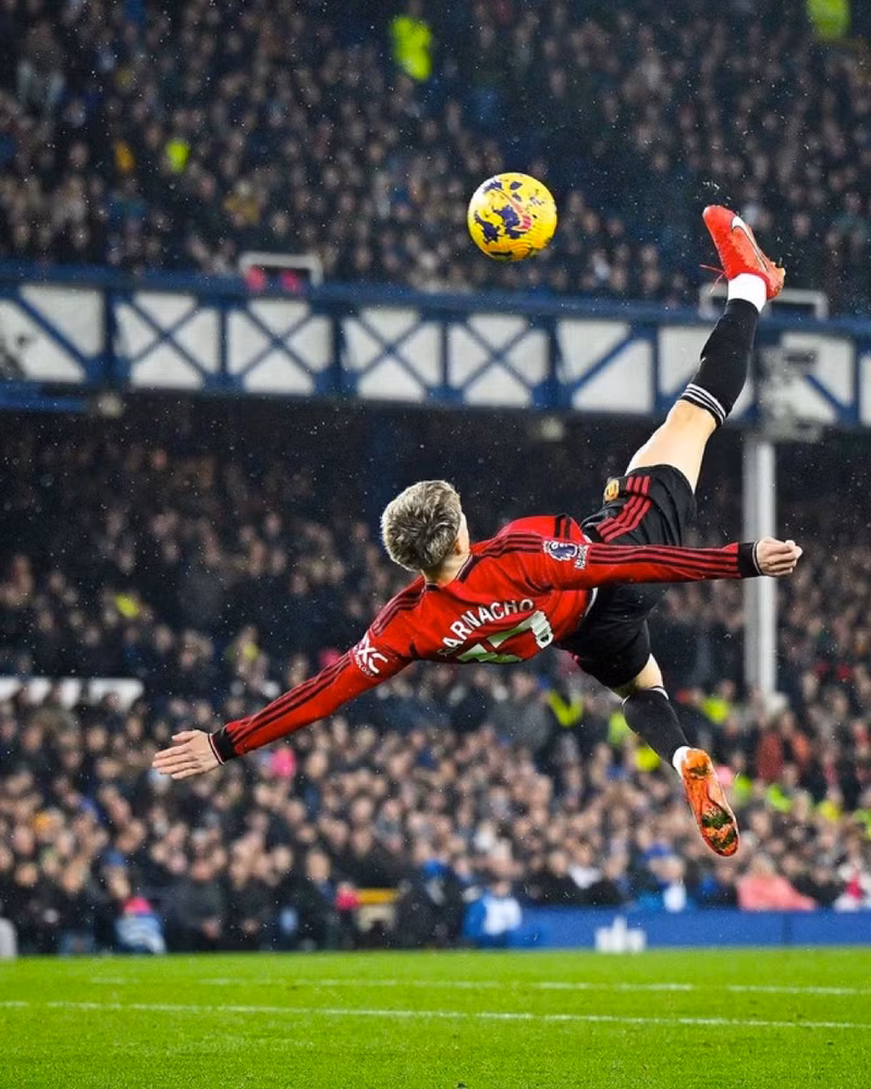 </strong> <strong> Tiền đạo đang lên Alejandro Garnacho</strong> sẽ tiếp tục được trọng dụng tại Man Utd.<br/> <strong> Đội hình Man Utd ra sao nếu HLV Graham Potter thay Erik Ten Hag?