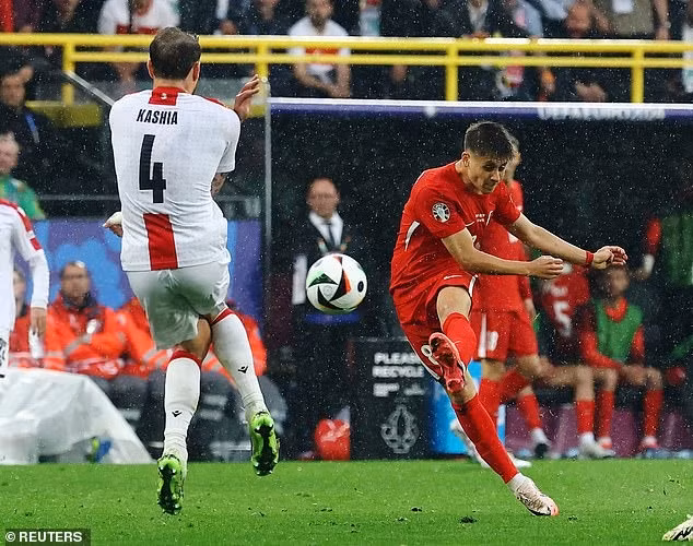 Chùm ảnh: Sao trẻ phá kỷ lục của Ronaldo, Thổ Nhĩ Kỳ thắng ngoạn mục 