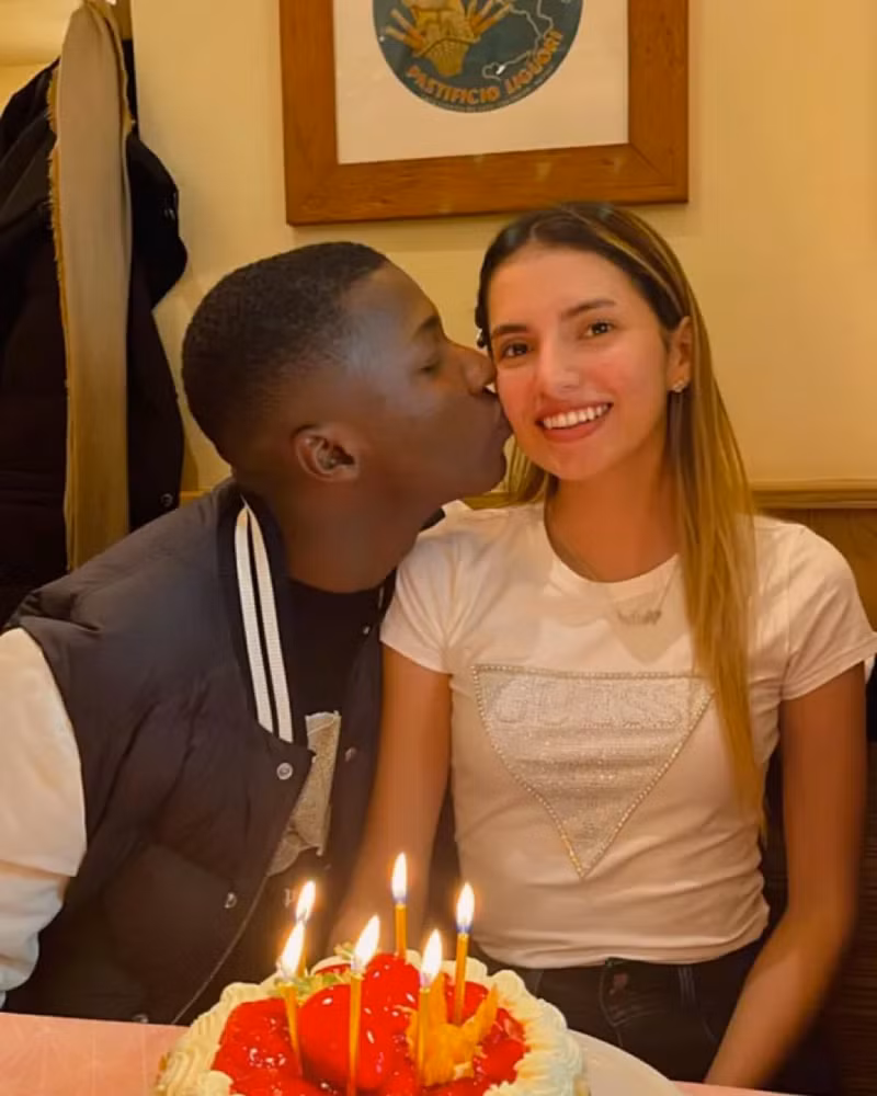 'Chân dài' xinh như mộng của tiền vệ ‘bom tấn’ Chelsea