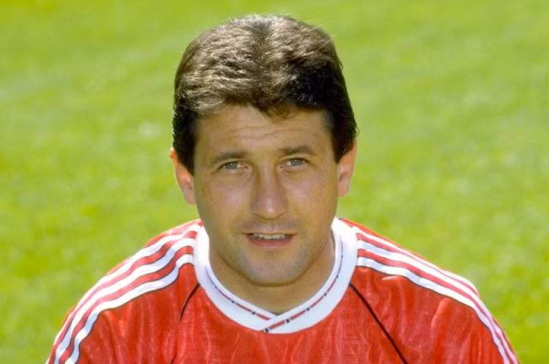 <strong> Ralph Milne</strong> xếp vị trí thứ 4 trong danh sách dù gia nhập Man Utd với giá chỉ 170.000 bảng Anh vào năm 1998. Bất ngờ 20 bản hợp đồng tệ nhất lịch sử Man United