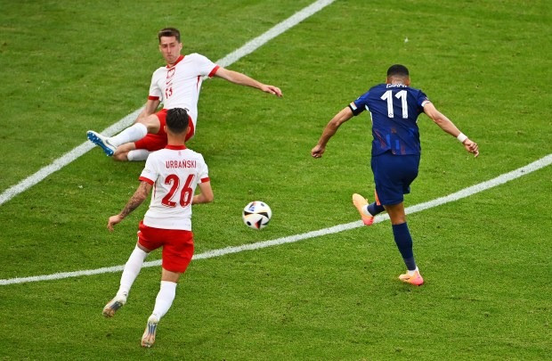 Cựu tiền đạo Man Utd cứu Hà Lan trận ra quân EURO 2024 