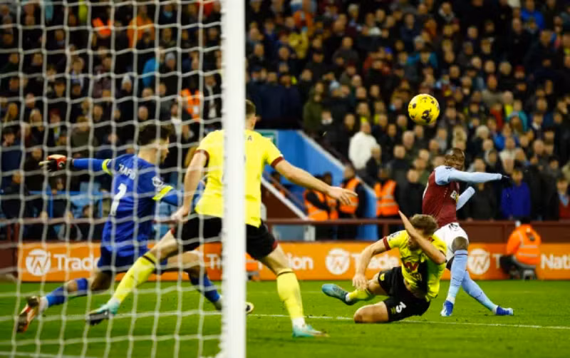 Khán giả tiếp tục được chứng kiến bàn thắng nâng tỷ số lên 2-1 cho Aston Villa nhờ công của Moussa Diaby ở phút 42. Aston Villa bứt phá ngoạn mục trên bảng xếp hạng Ngoại hạng Anh