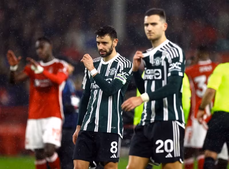 Bruno Fernandes và các đồng đội khép lại năm 2023 với vị trí thứ 7 nhưng bị top 4 bỏ xa tới 9 điểm. Man Utd kết thúc năm tồi tệ, ghế của Ten Hag lung lay