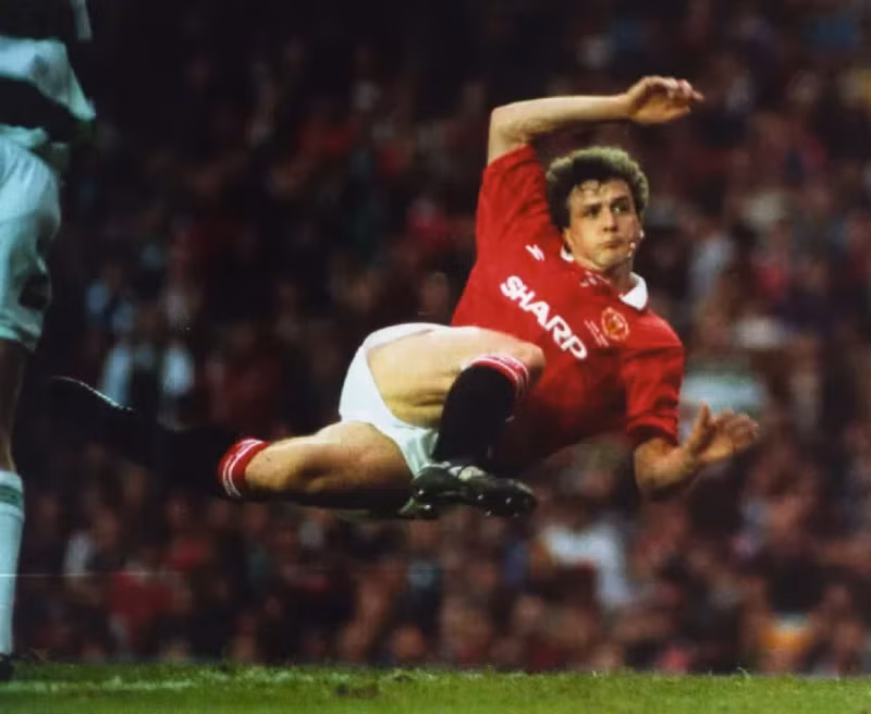 Top 9 ngôi sao từng thi đấu cho cả Man Utd lẫn Barca 