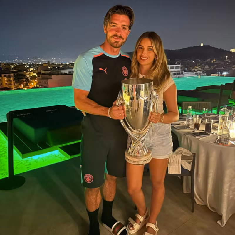 Sasha luôn theo sát mỗi bước đi trong sự nghiệp của bạn trai Grealish. Bạn gái tiền vệ Man City khoe ảnh ‘đẹp như thiên thần’