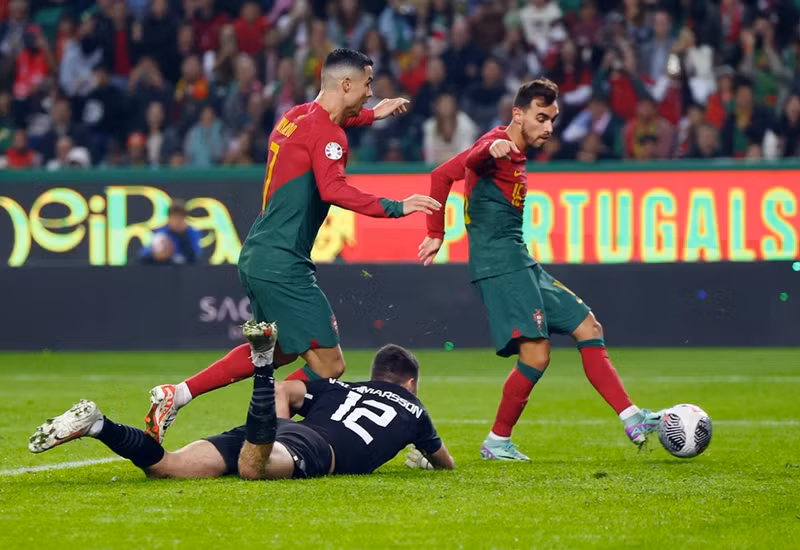 Ronaldo lặng tiếng, Bồ Đào Nha vẫn làm nên kỳ tích 