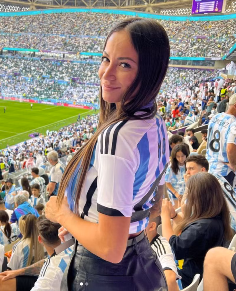 Nhan sắc khiến ai nấy trầm trồ của nàng WAG mới nhất Ngoại hạng Anh