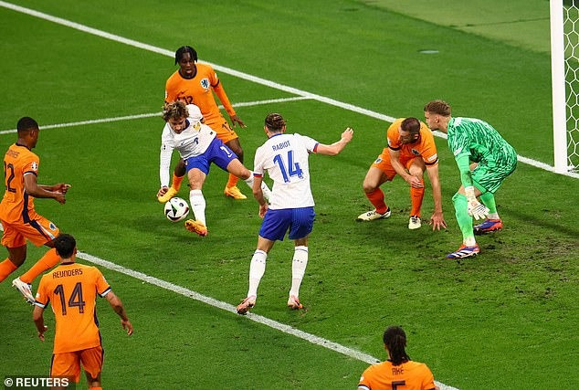 Chùm ảnh: Mbappe không thi đấu, tuyển Pháp bế tắc trước Hà Lan 