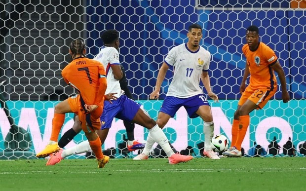 Chùm ảnh: Mbappe không thi đấu, tuyển Pháp bế tắc trước Hà Lan 
