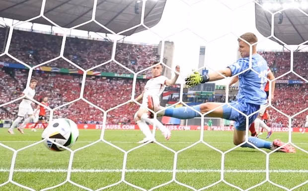 Chùm ảnh: Đội bóng đầu tiên bị loại khỏi EURO 2024 