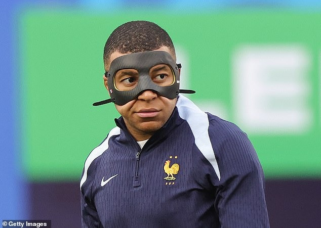 Chùm ảnh: Mbappe không thi đấu, tuyển Pháp bế tắc trước Hà Lan 