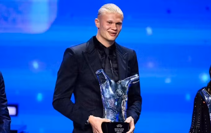 Danh hiệu cao quý mà tiền đạo Na Uy có được nhờ 52 bàn thắng ghi được ở mùa giải trước. Bạn gái siêu mẫu xinh đẹp ‘chiếm sóng’ Haaland tại sự kiện lớn