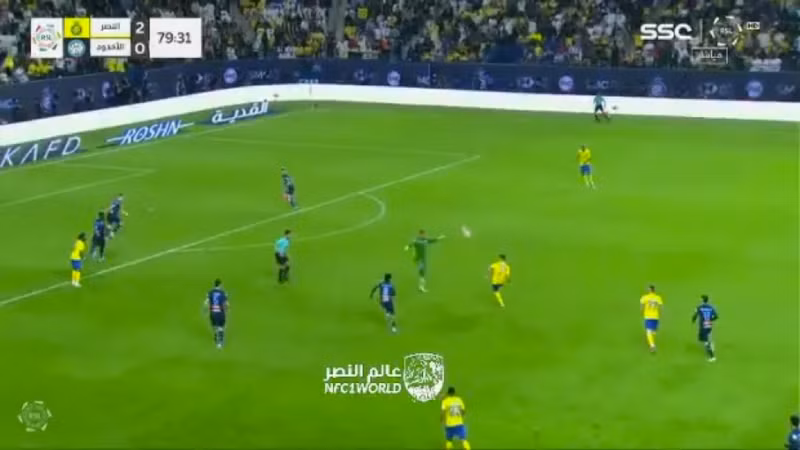 Từ chối hưởng quả phạt 11m, Ronaldo nhận 'mưa' lời khen 