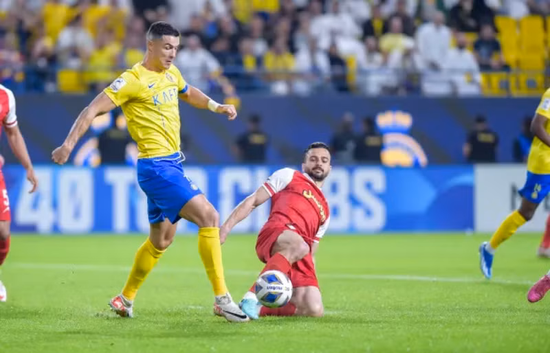 Từ chối hưởng quả phạt 11m, Ronaldo nhận 'mưa' lời khen 