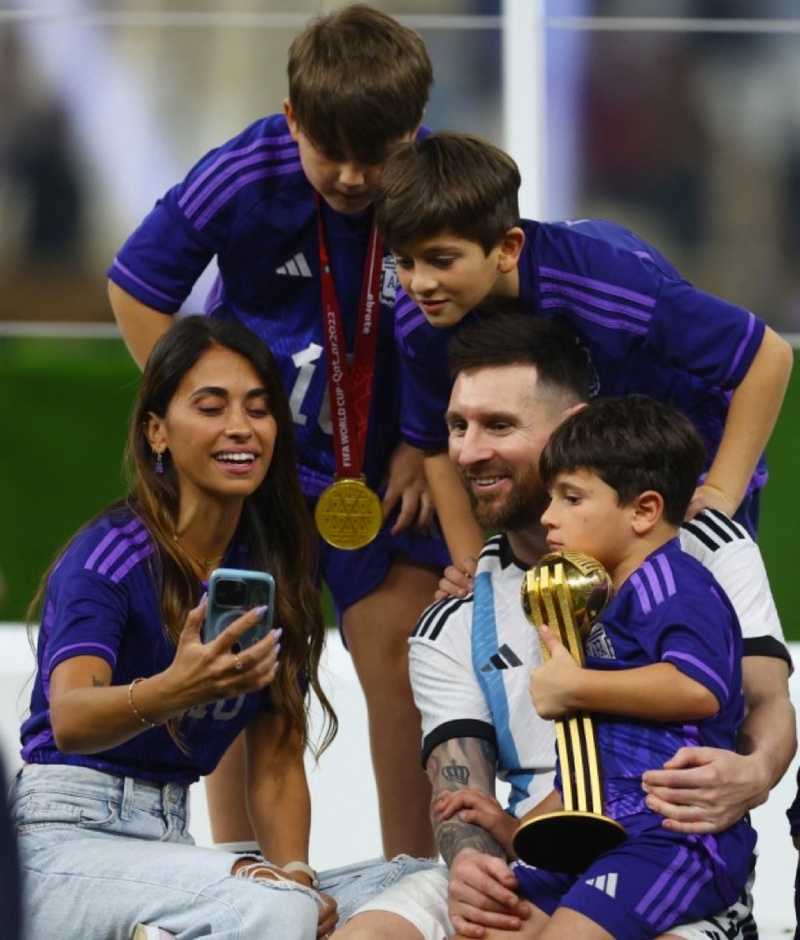 Vợ bạn thân bênh vực Messi giữa khủng hoảng ngoại tình