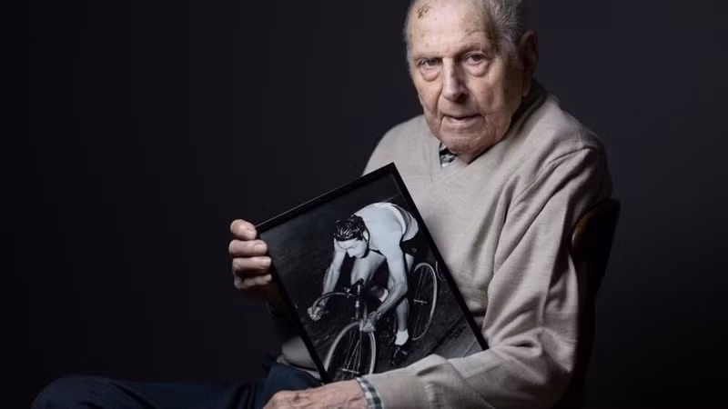 Nhà vô địch Olympic 100 tuổi sẽ rước đuốc tại Paris 2024