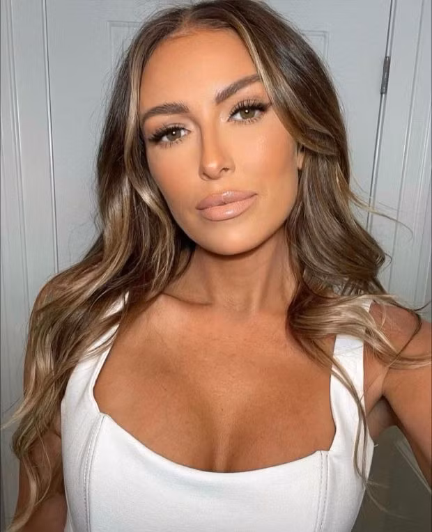 Vợ xinh đẹp của Dustin Johnson gây chú ý trước giải golf Masters 2024