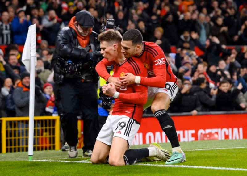 Man United và Man City gây sốc ở vòng 15 Ngoại hạng Anh