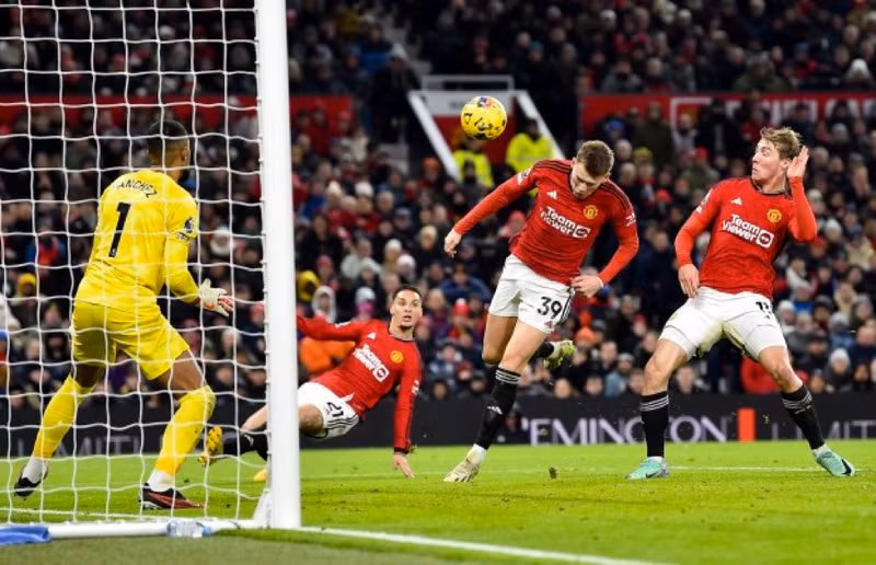 Man United và Man City gây sốc ở vòng 15 Ngoại hạng Anh