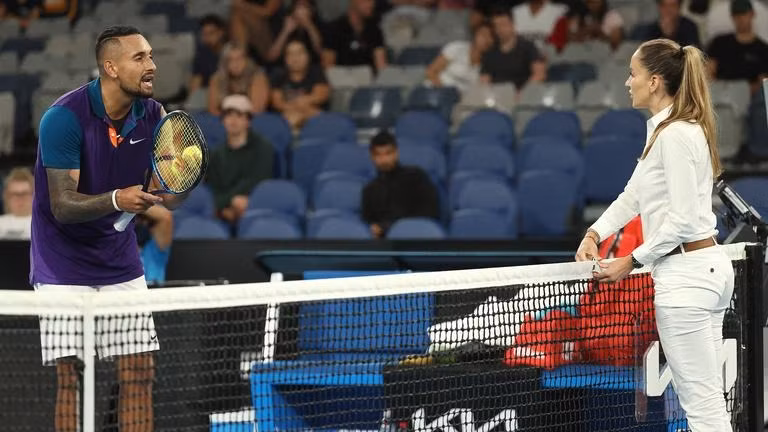 Nhan sắc 'hút hồn' của nữ trọng tài tại Grand Slam