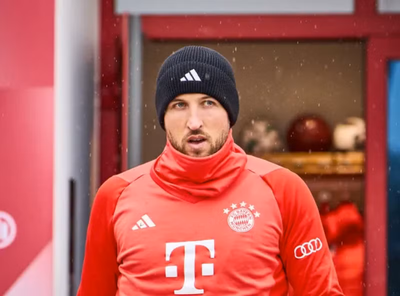 Harry Kane là cầu thủ người Anh duy nhất lọt vào top 10 cầu thủ bóng đá hưởng lương cao nhất năm 2024, anh nhận 28,3 triệu bảng tại Bayern Munich. Ronaldo hưởng lương cao nhất bóng đá, bỏ xa Messi