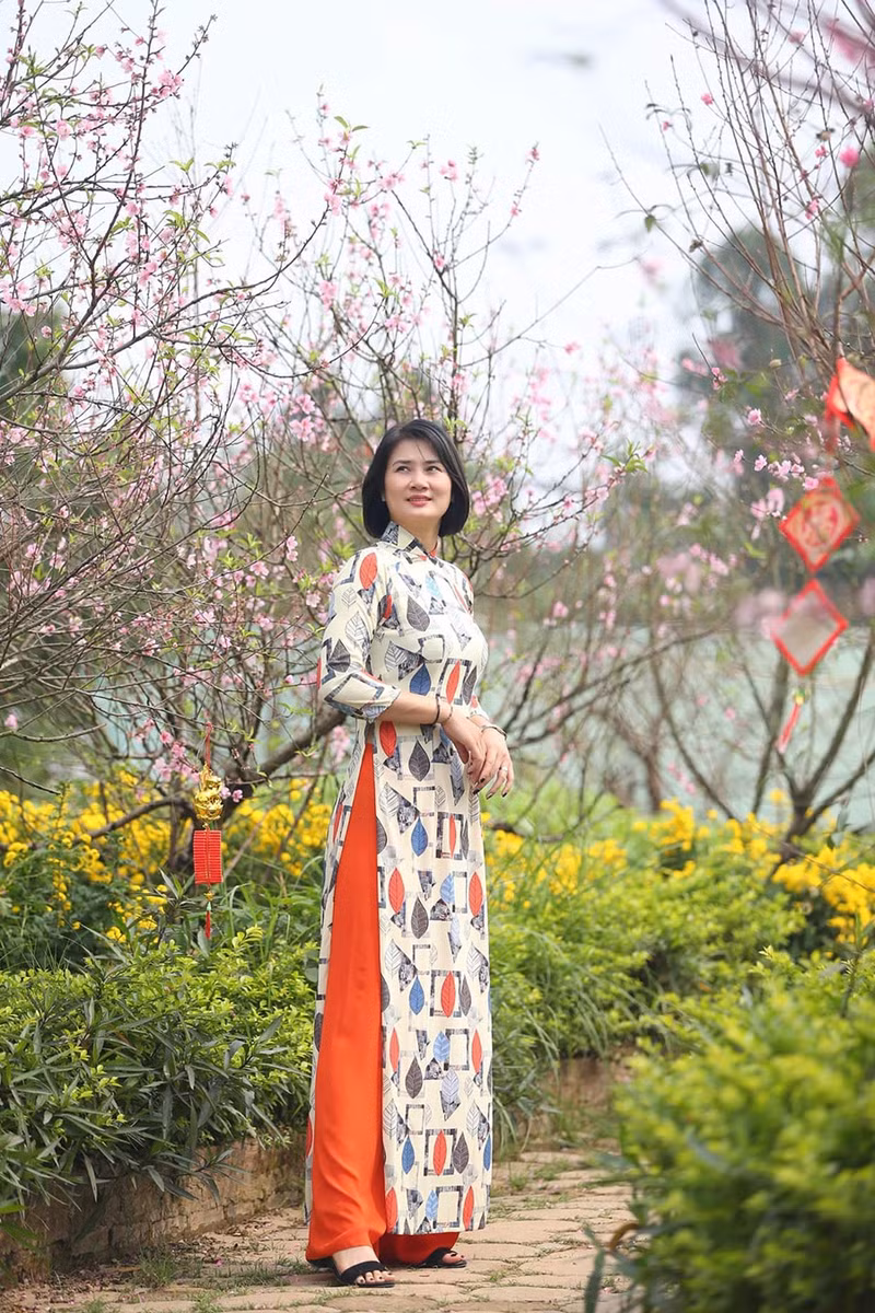 Hoa khôi bóng chuyền Kim Huệ lấy bằng Thạc sĩ ở tuổi 42