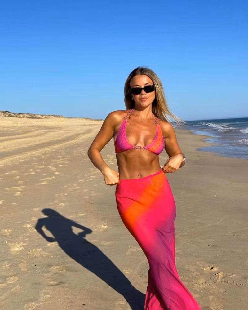  Con gái cựu danh thủ Alan Shearer khoe ảnh mới làm bao người xốn xang