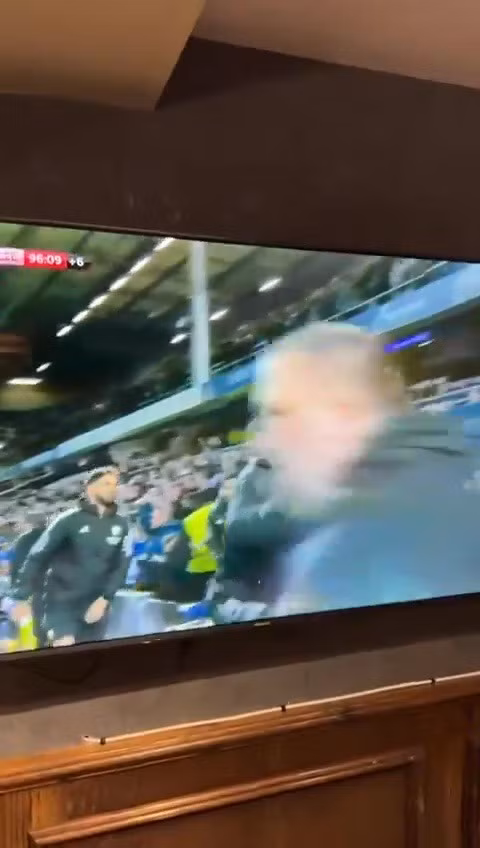 Sớm trở lại Ngoại hạng Anh, Leicester City ăn mừng cuồng nhiệt 