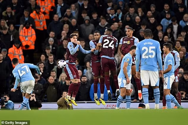 Đè bẹp Aston Villa, Man City tiếp tục cuộc đua kịch tính ở Ngoại hạng Anh 