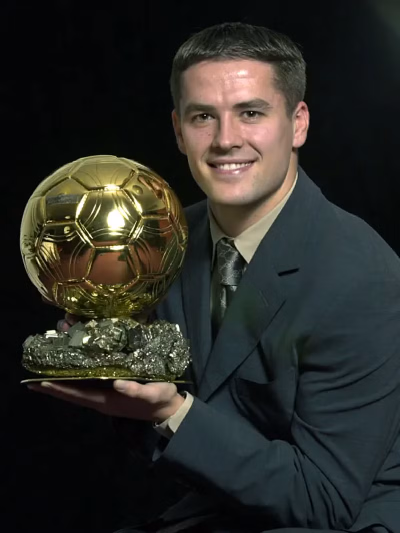 <strong> Michael Owen (Anh):</strong> Từng giành Quả bóng Vàng năm 2001, đang sở hữu khối tài sản 54,4 triệu bảng Anh.<br/> <strong> Chủ nhân Quả bóng Vàng: Người giàu 'nứt đố đổ vách', người nợ nần chồng chất