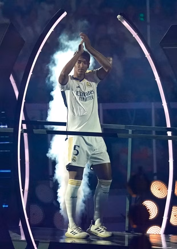 Cảnh tượng ngoạn mục mừng chức vô địch Champions League của Real Madrid